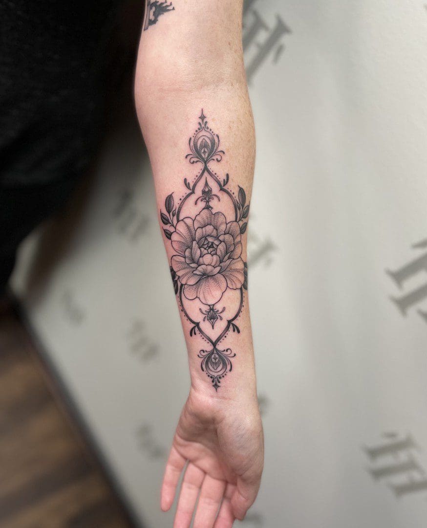 Fine line floral tattooing by Sebastian Rivera