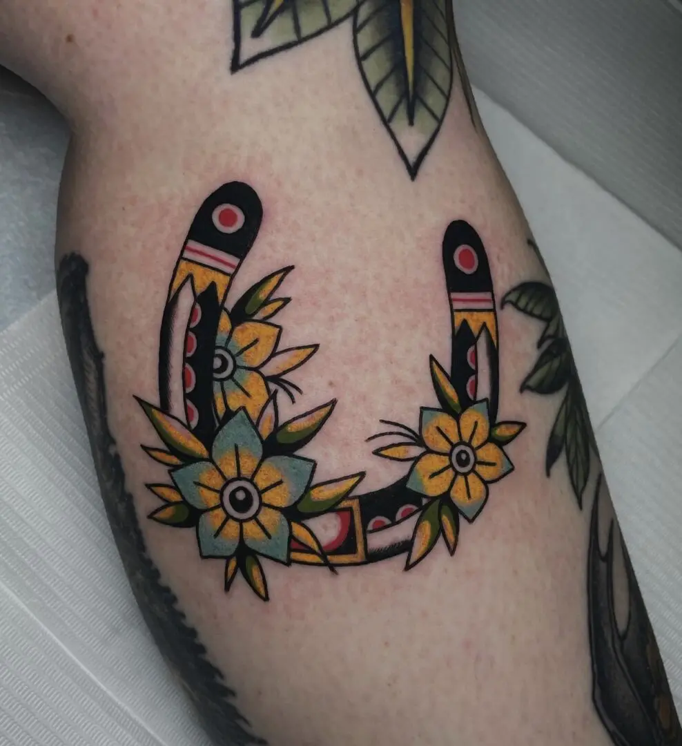 Traditional horseshoe tattoo rendered in color