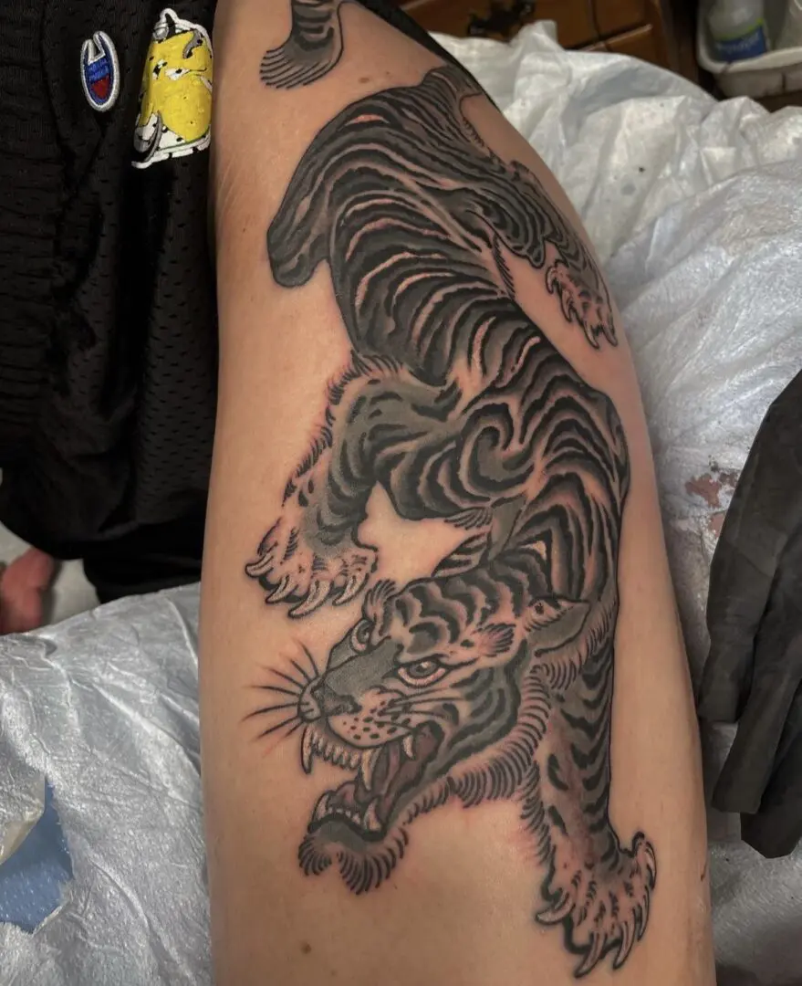 fine line tiger tattoo on thigh